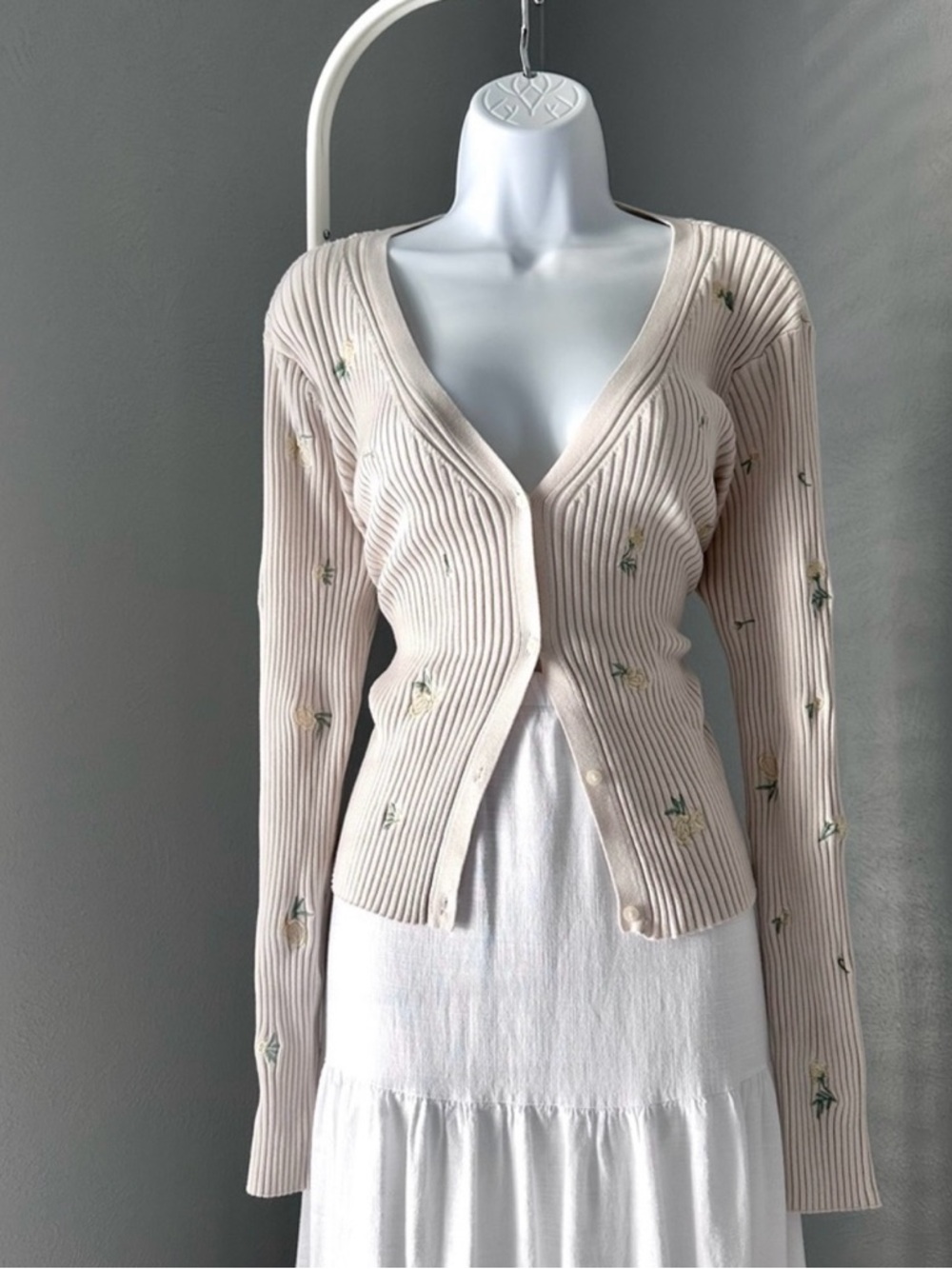 Embroidered Floral Cardigan Sweater - Picture 3 of 8